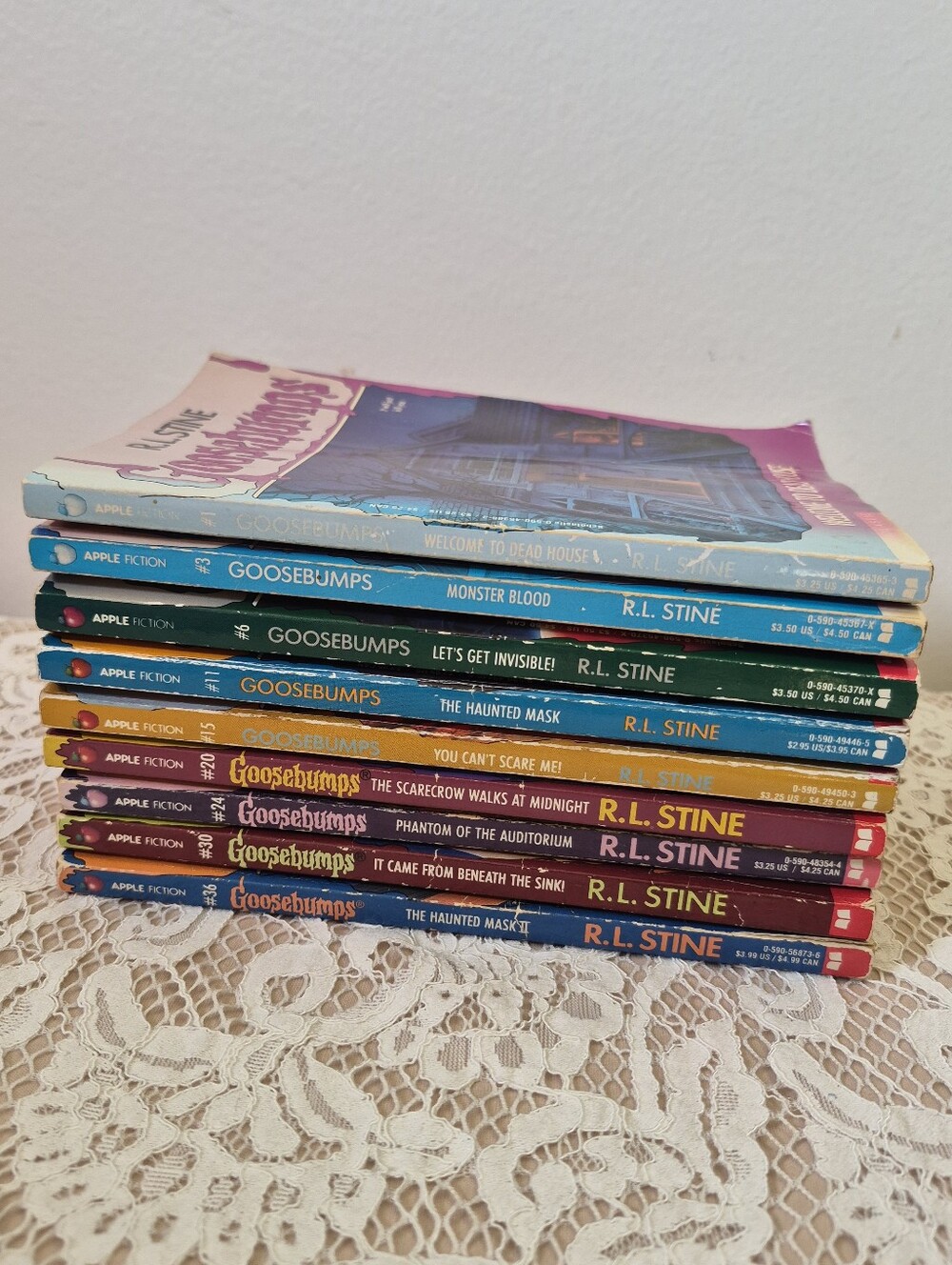 9 Goosebumps Books - Picture 4 of 12